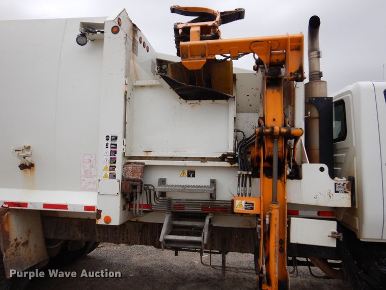 image for item KY9675 2007 International 7400  refuse truck