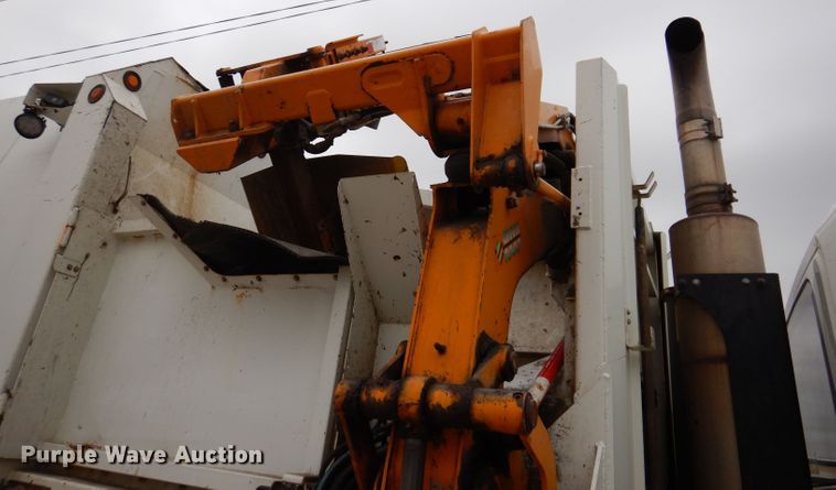 image for item KY9675 2007 International 7400  refuse truck