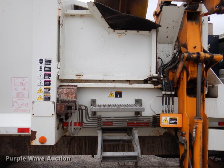 image for item KY9675 2007 International 7400  refuse truck