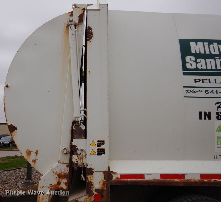 image for item KY9675 2007 International 7400  refuse truck