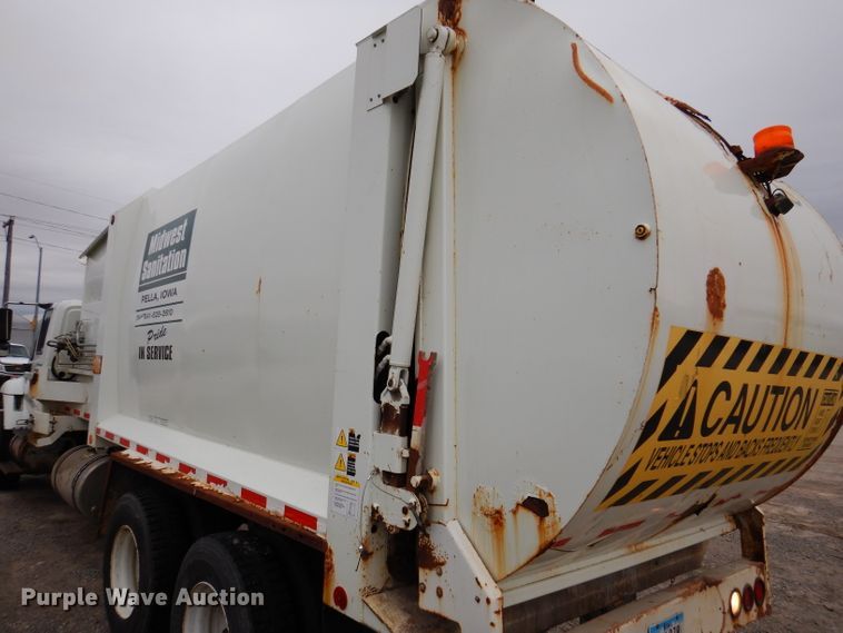 image for item KY9675 2007 International 7400  refuse truck