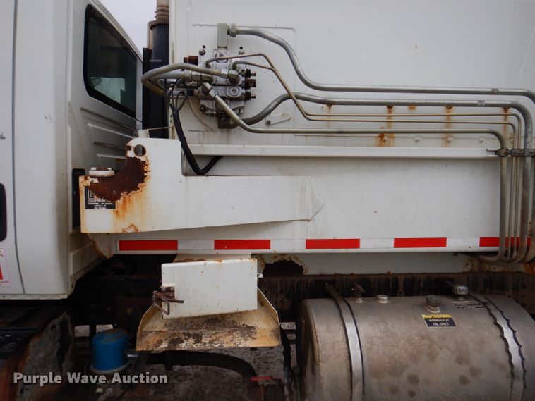 image for item KY9675 2007 International 7400  refuse truck