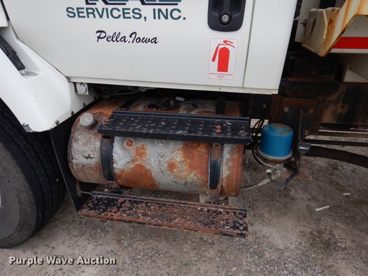 image for item KY9675 2007 International 7400  refuse truck