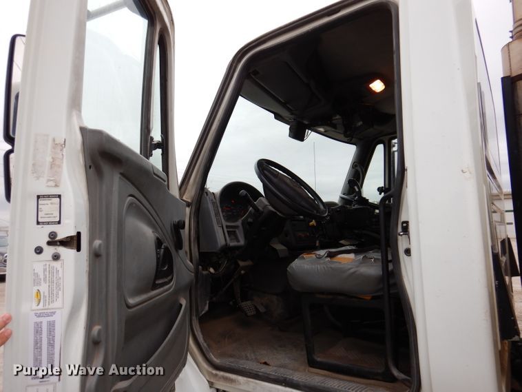 image for item KY9675 2007 International 7400  refuse truck