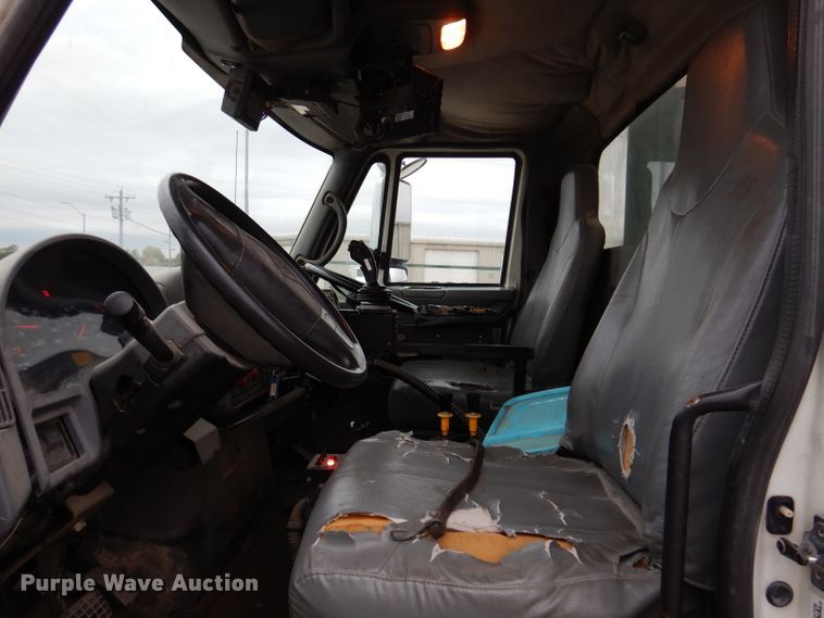 image for item KY9675 2007 International 7400  refuse truck