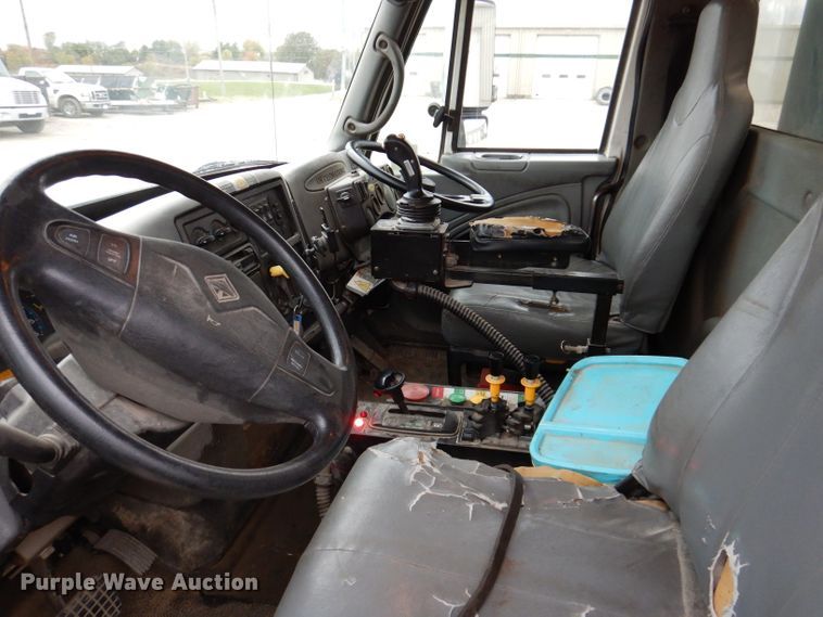 image for item KY9675 2007 International 7400  refuse truck