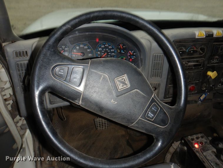 image for item KY9675 2007 International 7400  refuse truck