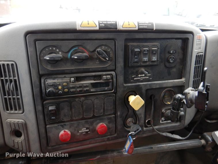 image for item KY9675 2007 International 7400  refuse truck