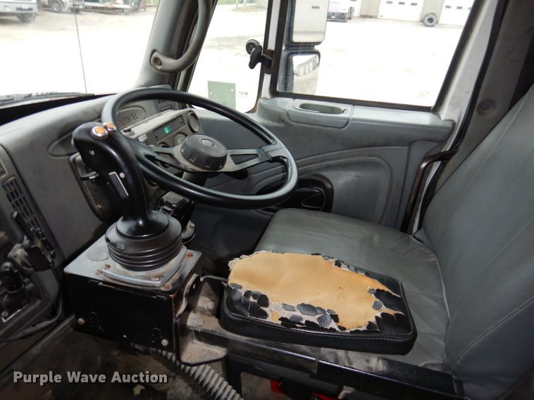 image for item KY9675 2007 International 7400  refuse truck