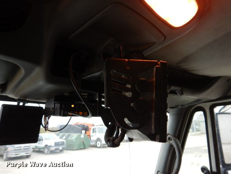 image for item KY9675 2007 International 7400  refuse truck