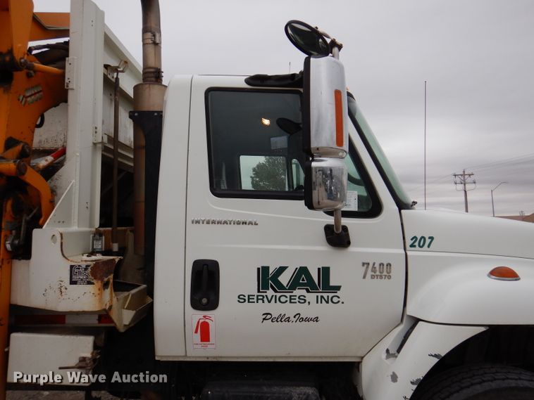 image for item KY9675 2007 International 7400  refuse truck