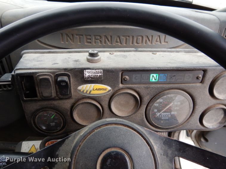 image for item KY9675 2007 International 7400  refuse truck