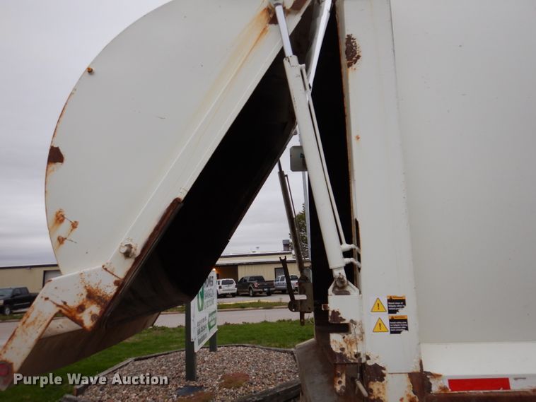 image for item KY9675 2007 International 7400  refuse truck