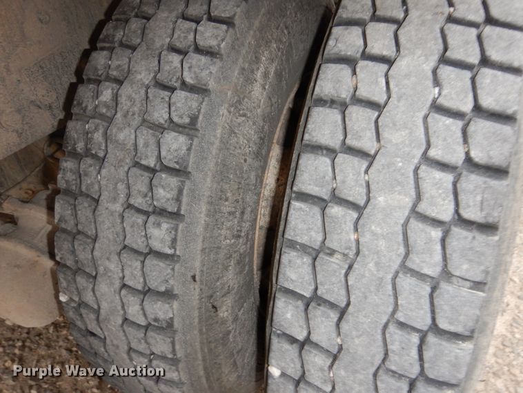 image for item KY9675 2007 International 7400  refuse truck