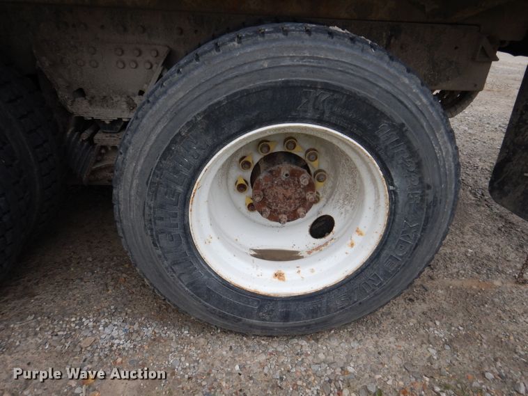 image for item KY9675 2007 International 7400  refuse truck