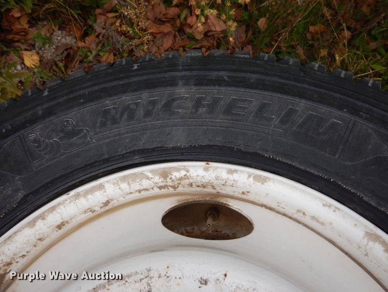 image for item KY9689 (8) tires and wheels