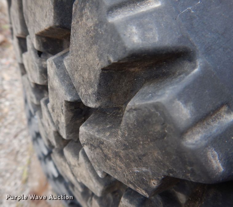 image for item KY9689 (8) tires and wheels