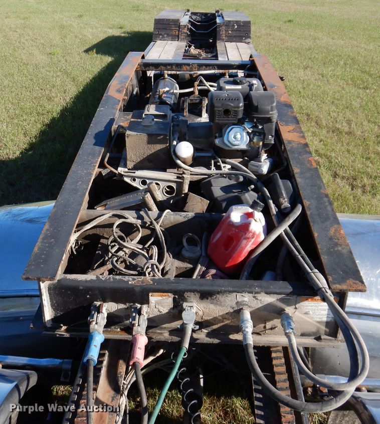 image for item KY9713 2007 Etnyre  lowboy equipment trailer