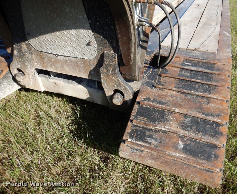 image for item KY9713 2007 Etnyre  lowboy equipment trailer