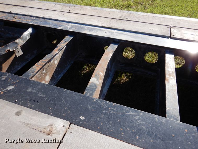 image for item KY9713 2007 Etnyre  lowboy equipment trailer