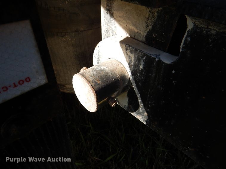 image for item KY9713 2007 Etnyre  lowboy equipment trailer