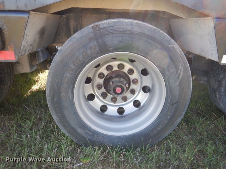 image for item KY9713 2007 Etnyre  lowboy equipment trailer