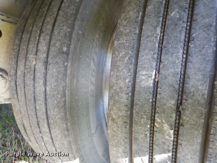 image for item KY9713 2007 Etnyre  lowboy equipment trailer