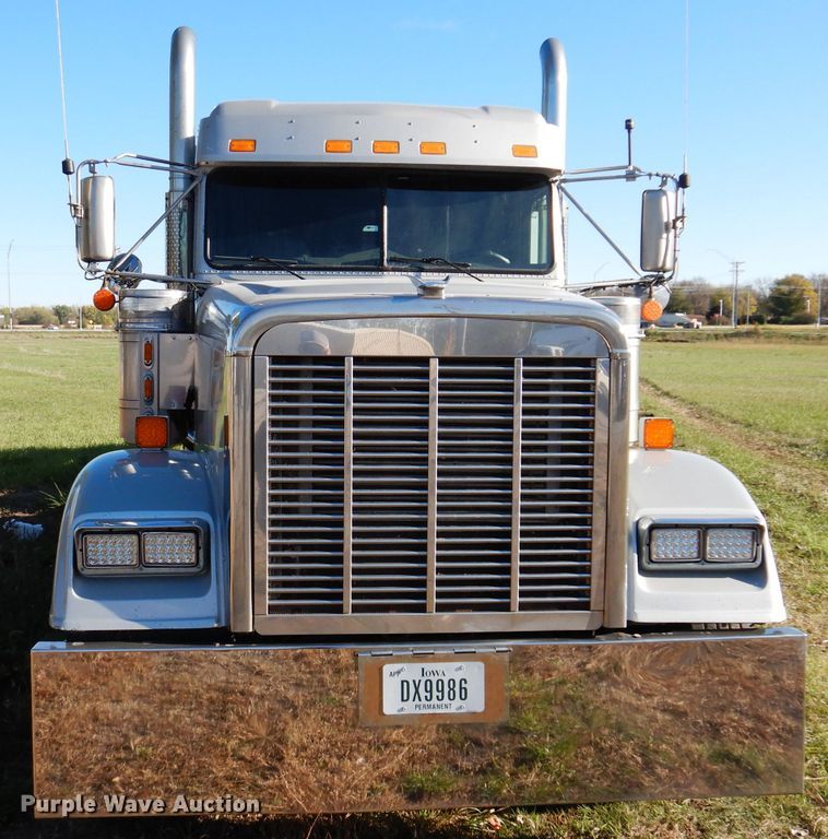 image for item KY9714 2001 Freightliner FLD132XL Classic  semi truck