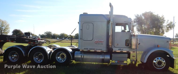 image for item KY9714 2001 Freightliner FLD132XL Classic  semi truck