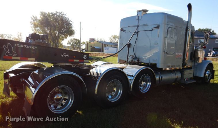 image for item KY9714 2001 Freightliner FLD132XL Classic  semi truck