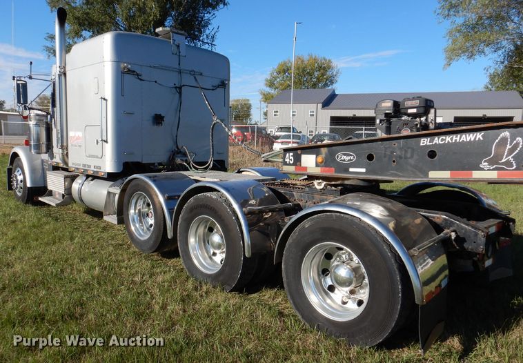 image for item KY9714 2001 Freightliner FLD132XL Classic  semi truck