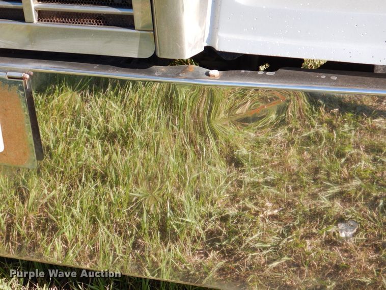 image for item KY9714 2001 Freightliner FLD132XL Classic  semi truck