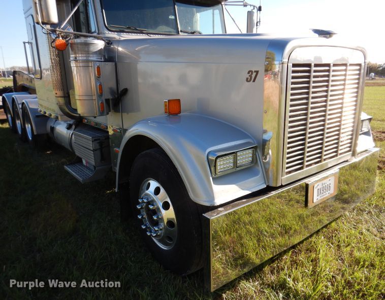 image for item KY9714 2001 Freightliner FLD132XL Classic  semi truck