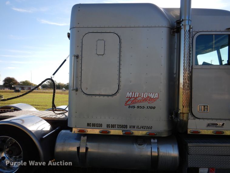 image for item KY9714 2001 Freightliner FLD132XL Classic  semi truck