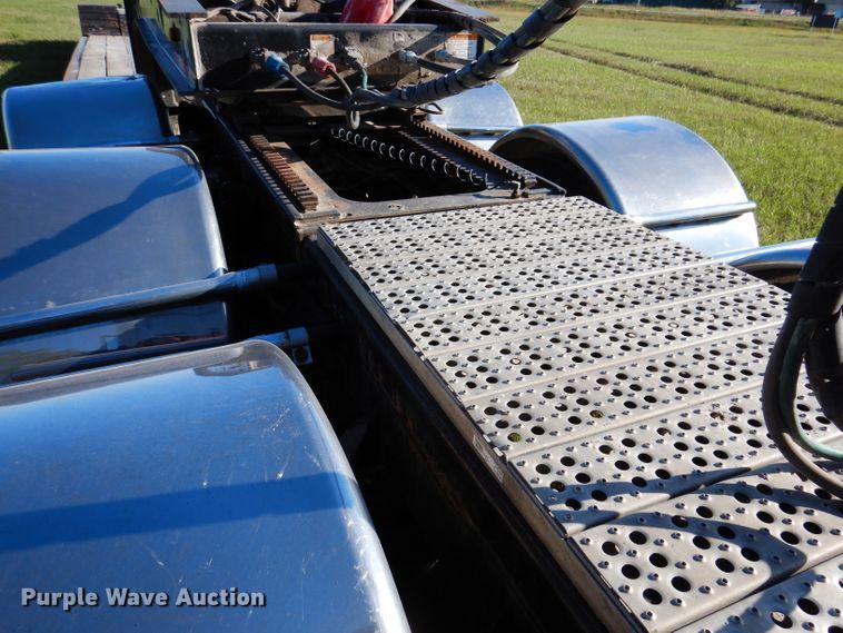 image for item KY9714 2001 Freightliner FLD132XL Classic  semi truck