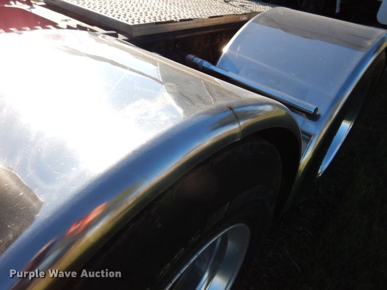 image for item KY9714 2001 Freightliner FLD132XL Classic  semi truck