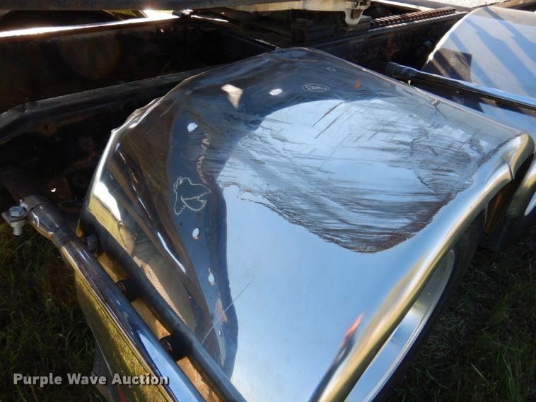 image for item KY9714 2001 Freightliner FLD132XL Classic  semi truck