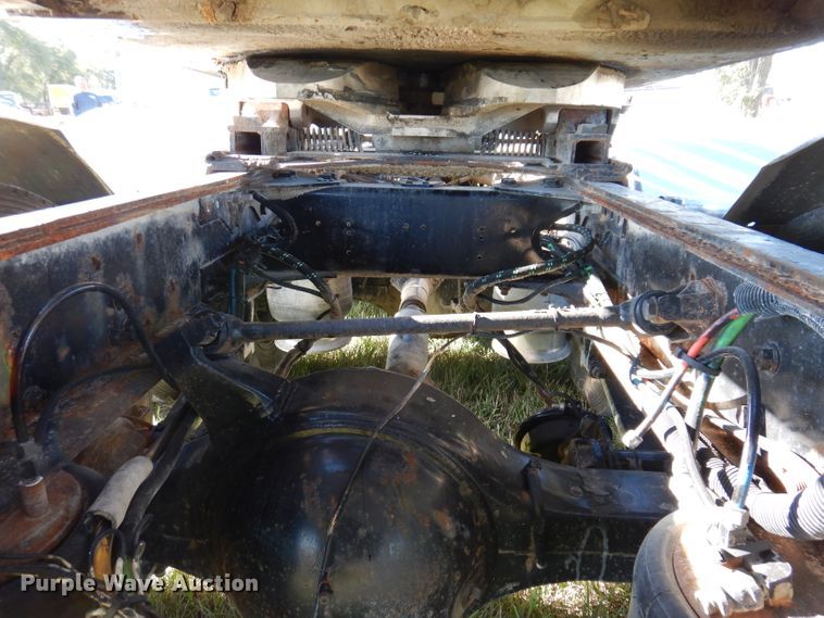 image for item KY9714 2001 Freightliner FLD132XL Classic  semi truck