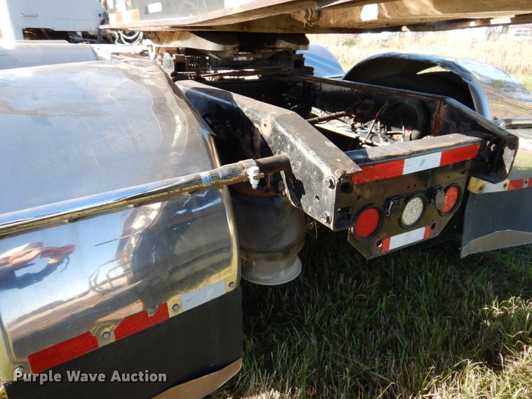 image for item KY9714 2001 Freightliner FLD132XL Classic  semi truck