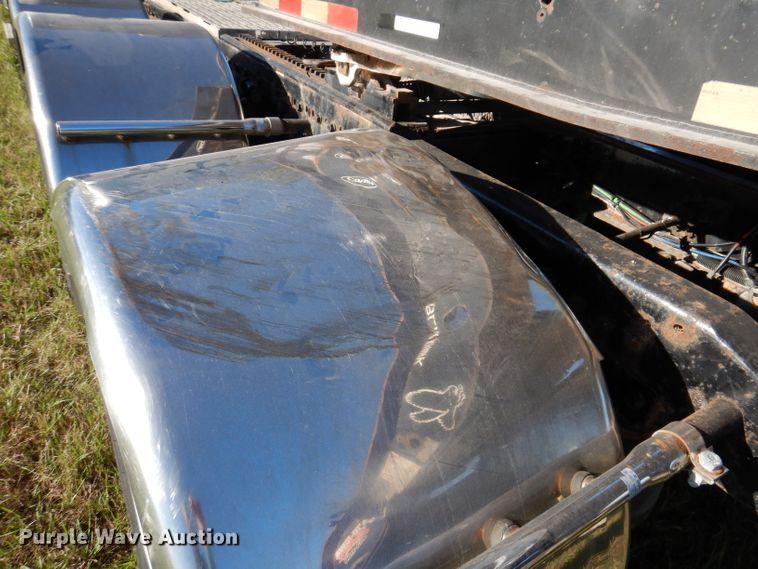 image for item KY9714 2001 Freightliner FLD132XL Classic  semi truck