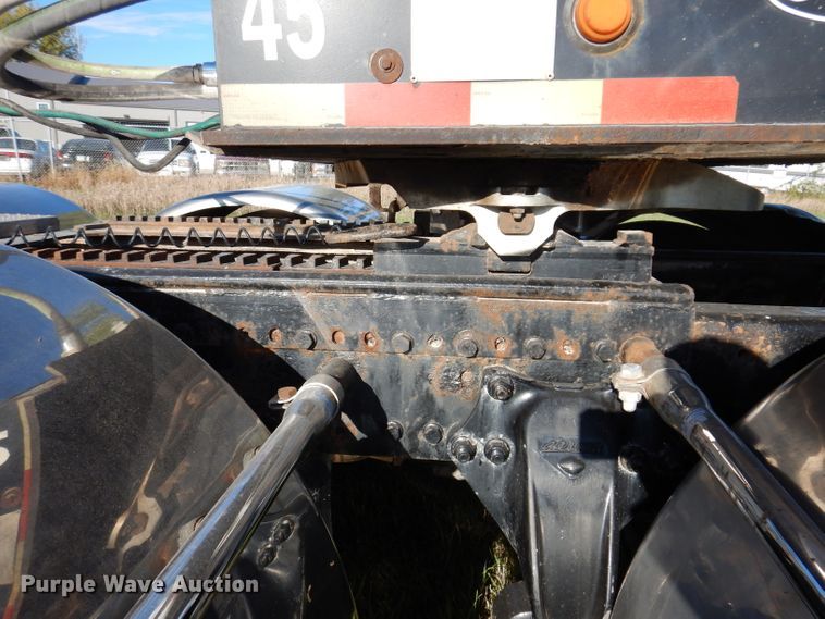 image for item KY9714 2001 Freightliner FLD132XL Classic  semi truck