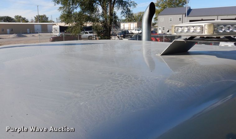 image for item KY9714 2001 Freightliner FLD132XL Classic  semi truck