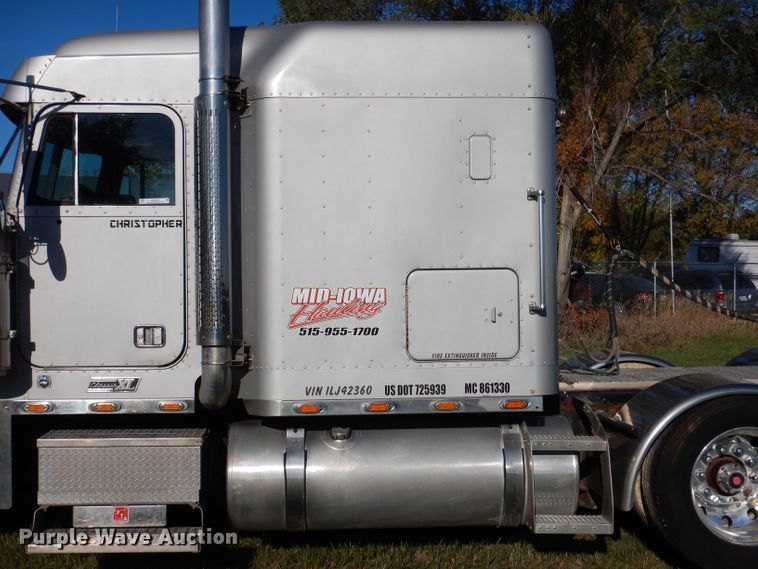 image for item KY9714 2001 Freightliner FLD132XL Classic  semi truck