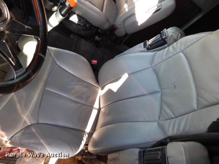 image for item KY9714 2001 Freightliner FLD132XL Classic  semi truck