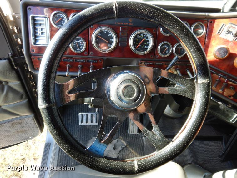 image for item KY9714 2001 Freightliner FLD132XL Classic  semi truck