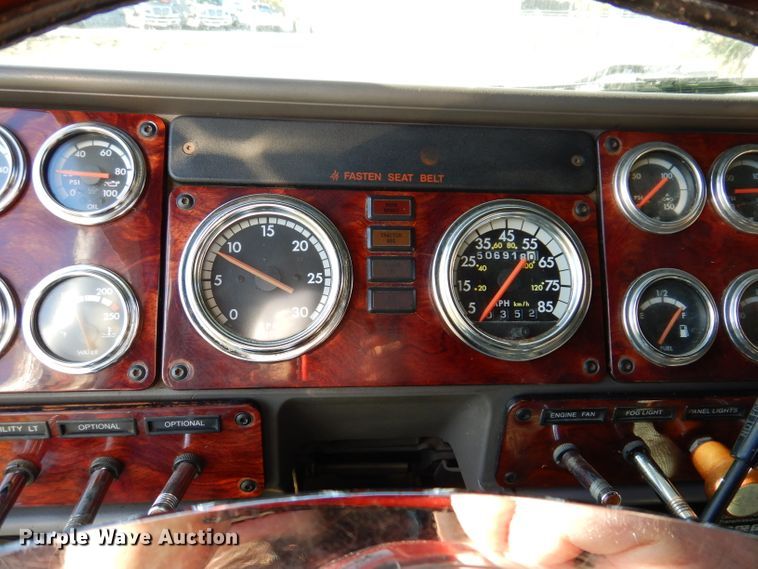 image for item KY9714 2001 Freightliner FLD132XL Classic  semi truck