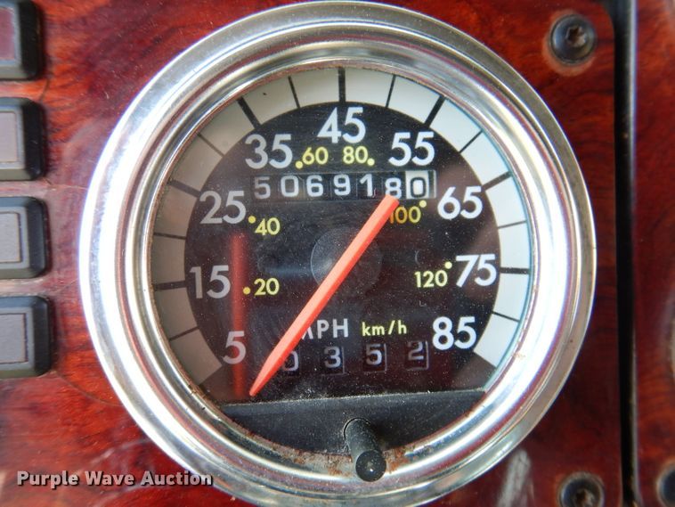 image for item KY9714 2001 Freightliner FLD132XL Classic  semi truck