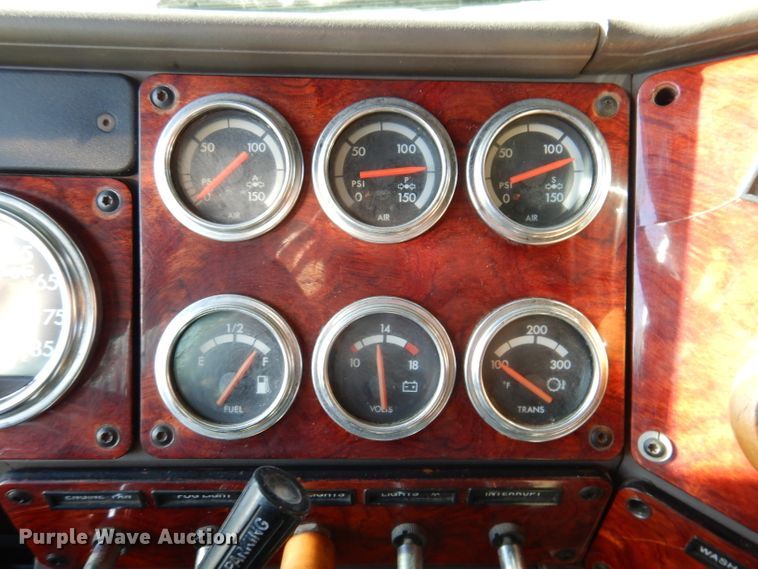 image for item KY9714 2001 Freightliner FLD132XL Classic  semi truck