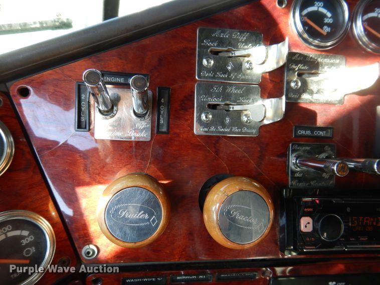 image for item KY9714 2001 Freightliner FLD132XL Classic  semi truck