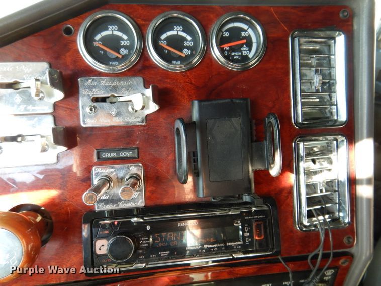 image for item KY9714 2001 Freightliner FLD132XL Classic  semi truck